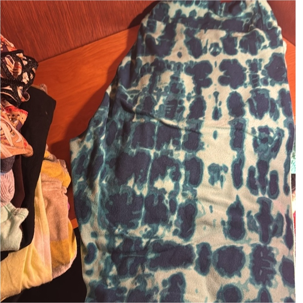 Lularoe T&C Turquoise Blue Teal Tie Dye Batik TALL & CURVY Leggings